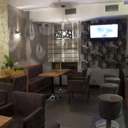 Hotel Vis A Vis Olesnica  Bagian luar foto