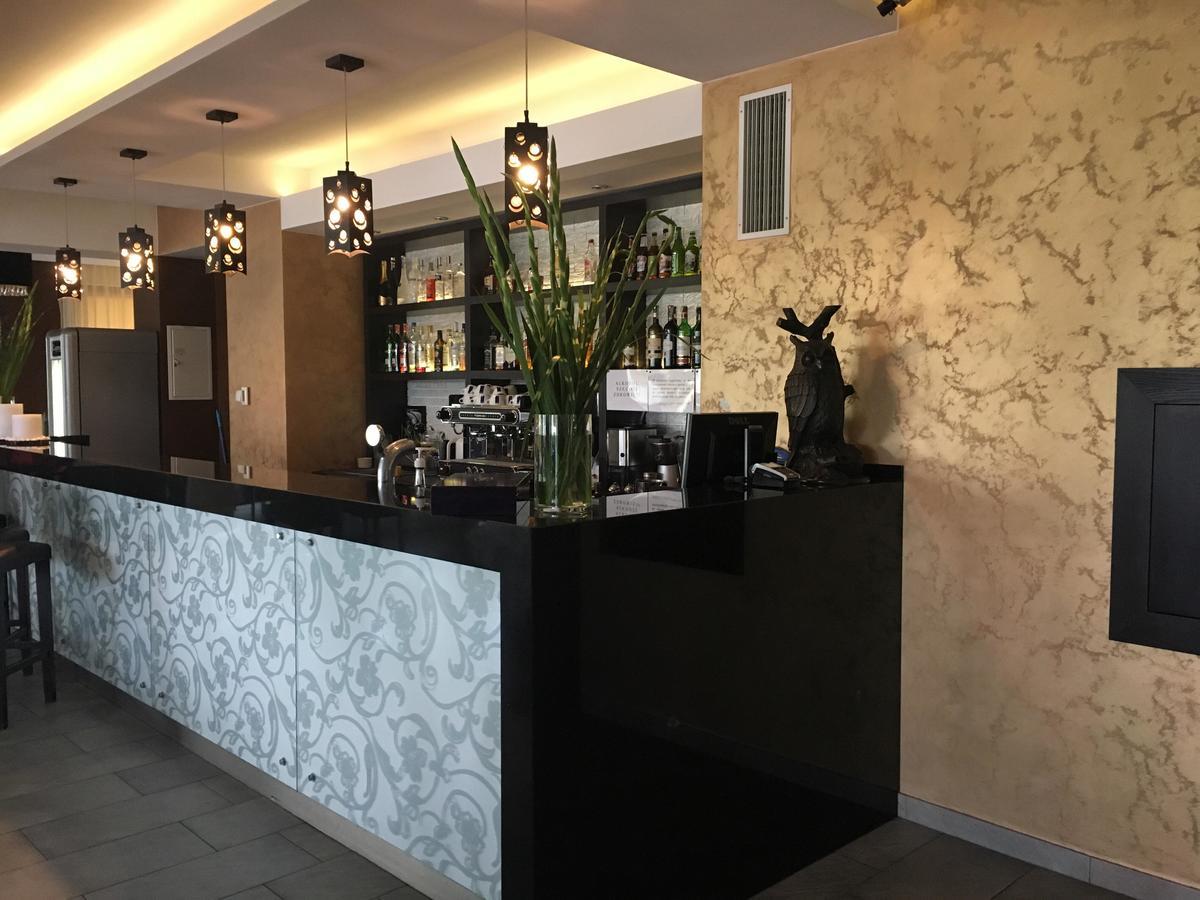 Hotel Vis A Vis Olesnica  Bagian luar foto