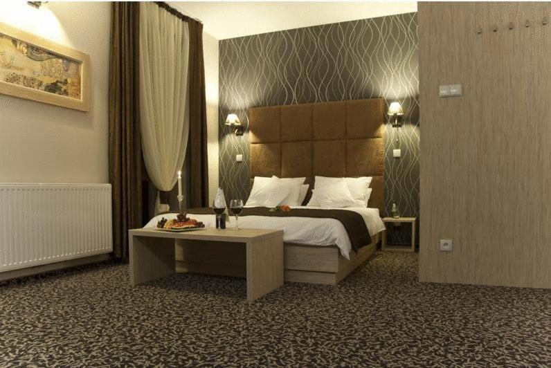 Hotel Vis A Vis Olesnica  Bagian luar foto